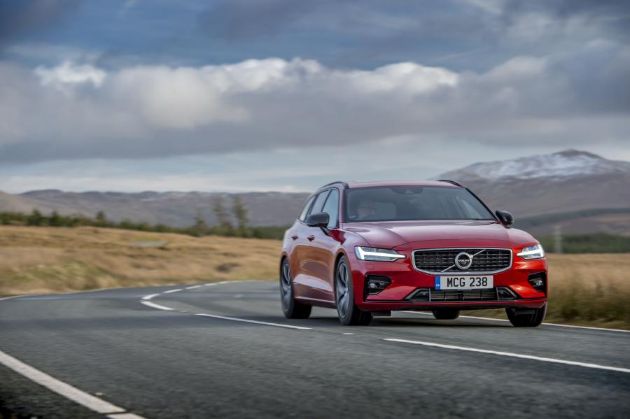  Volvo V60 T5 R-Design 2018 года  (UK) (фото 36 из 40)